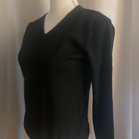 Calvin Klein Collection Merino Wool V-neck sweater. - Picture 3 of 7